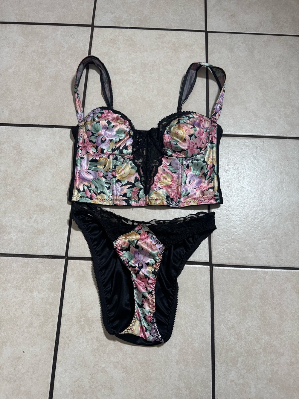 Valmont vintage Black Floral Lace-Trim top cup size 34C panties M